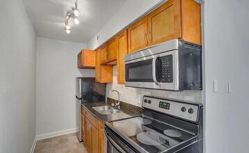 2020 S Congress Ave in Austin, TX - Building Photo - Building Photo