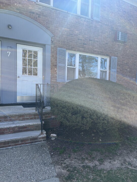 7 Wedgewood Dr in Verona, NJ - Building Photo
