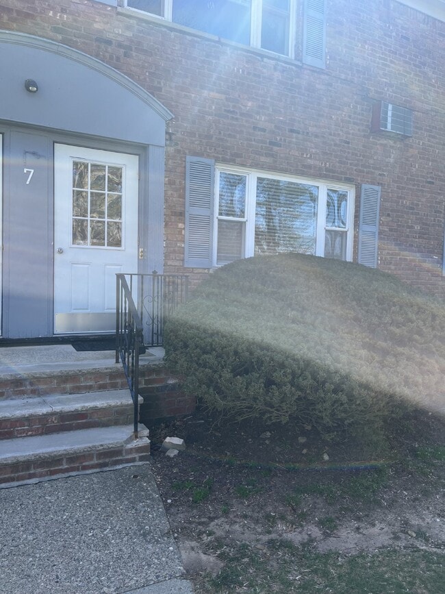 property at 7 Wedgewood Dr