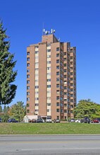 Maple Towers in Maple Ridge, BC - Building Photo - Building Photo