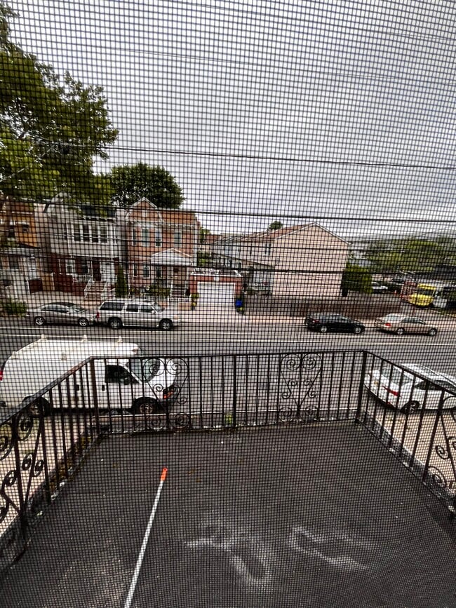 93 Bayview Ave, Unit 2 in Jersey City, NJ - Building Photo - Building Photo