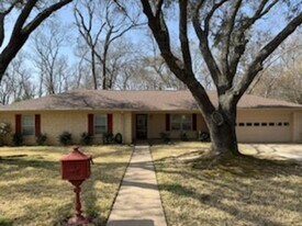 2701 S Boldt Ave in Tyler, TX - Building Photo