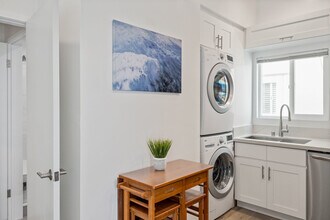 131 Gull St, Unit 131 Gull in Manhattan Beach, CA - Foto de edificio - Building Photo