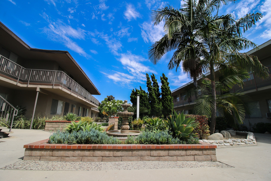 Estancia Downey Apartments in Downey, CA - Building Photo