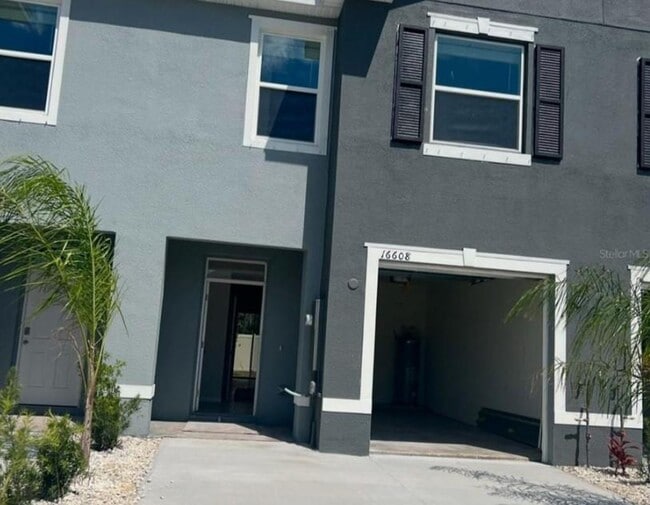 16608 Maude Dr in Wimauma, FL - Foto de edificio - Building Photo