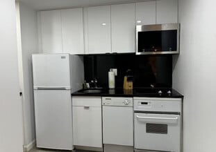 754 9th Ave in New York, NY - Building Photo - Building Photo