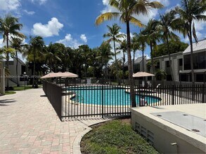 7919 SW 104th St in Miami, FL - Building Photo - Building Photo