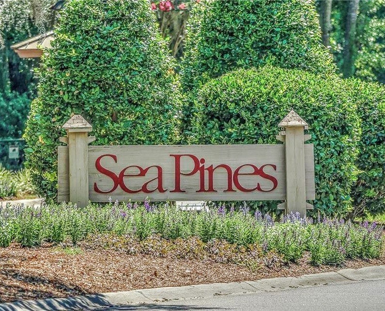 6 Lighthouse Ln in Hilton Head Island, SC - Building Photo