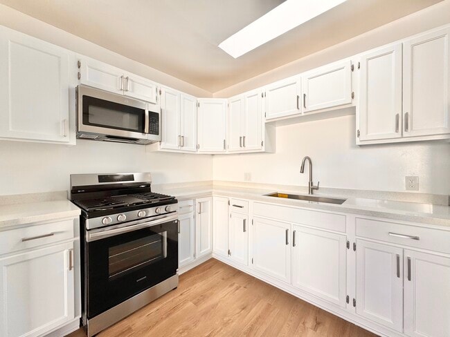 2718 Cochran Ave in Los Angeles, CA - Building Photo - Building Photo