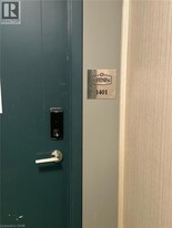 15 Watergarden Dr in Mississauga, ON - Building Photo