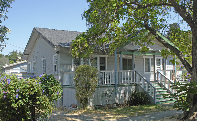 1235 Warren St in Martinez, CA - Foto de edificio - Building Photo