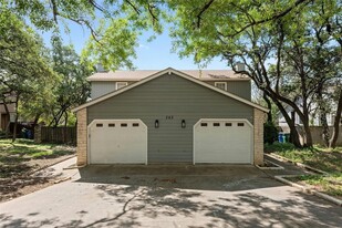 363 Fantail Loop, Unit B in Lakeway, TX - Building Photo