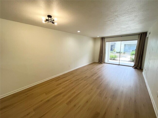 2884 Plaza Terrace Dr in Orlando, FL - Building Photo - Building Photo