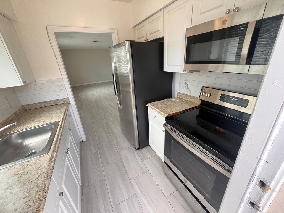 3121 NE 7th Ave in Pompano Beach, FL - Building Photo