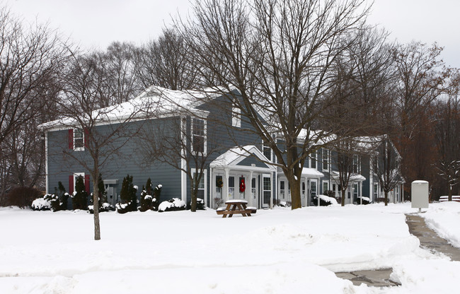 Neshannock Woods Apartments in New Castle, PA - Building Photo - Building Photo