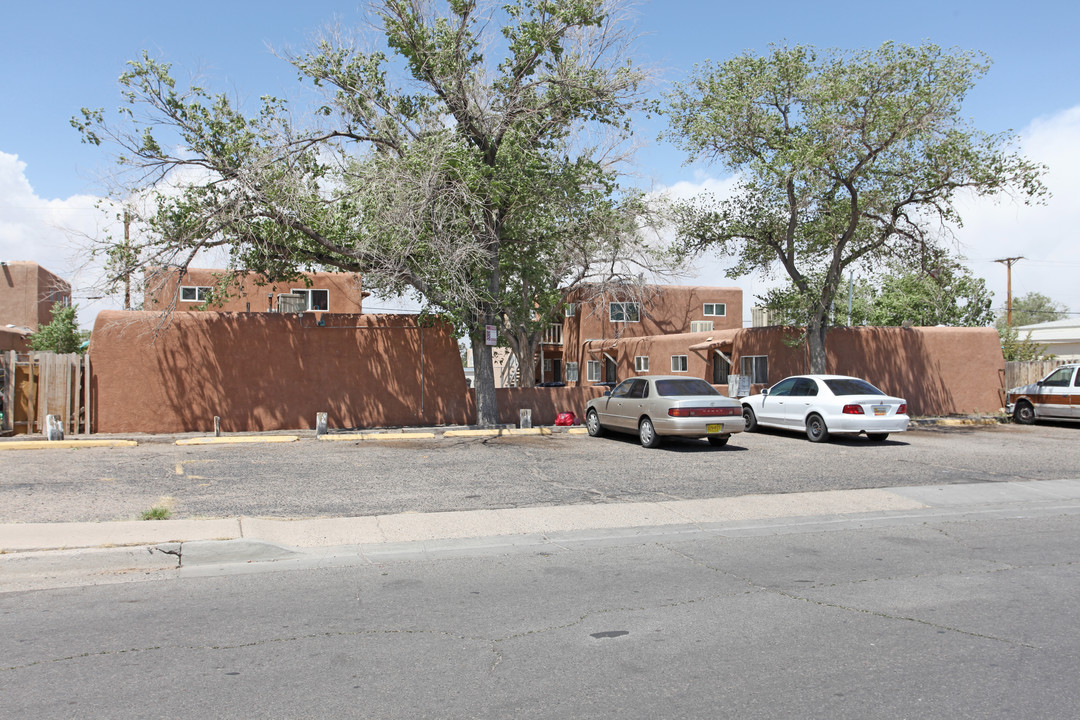 329-333 Pennsylvania St NE in Albuquerque, NM - Building Photo