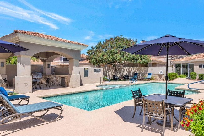 Townhomes at Biltmore in Phoenix, AZ - Building Photo - Building Photo