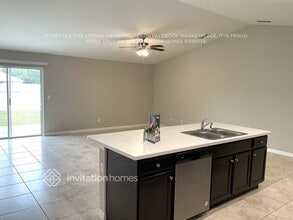 842 Starland St SE in Palm Bay, FL - Foto de edificio - Building Photo