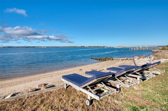 152 King St in Orient, NY - Building Photo - Building Photo