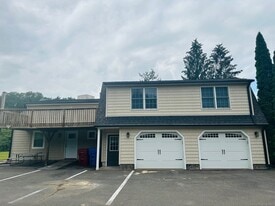 1349 Farmington Ave in Farmington, CT - Building Photo