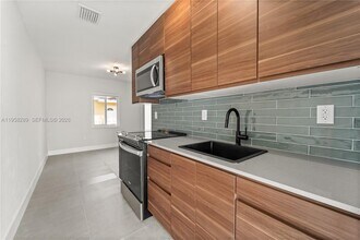 3500 SW 25th St in Miami, FL - Building Photo - Building Photo