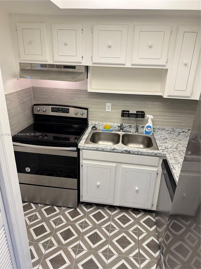 property at 1535 SE 15th St