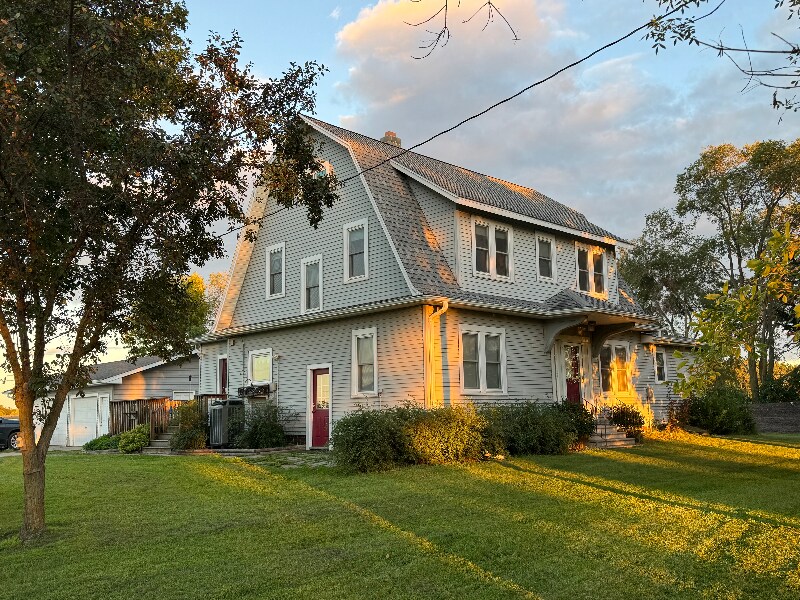 31235 211th Ave in Le Center, MN - Building Photo