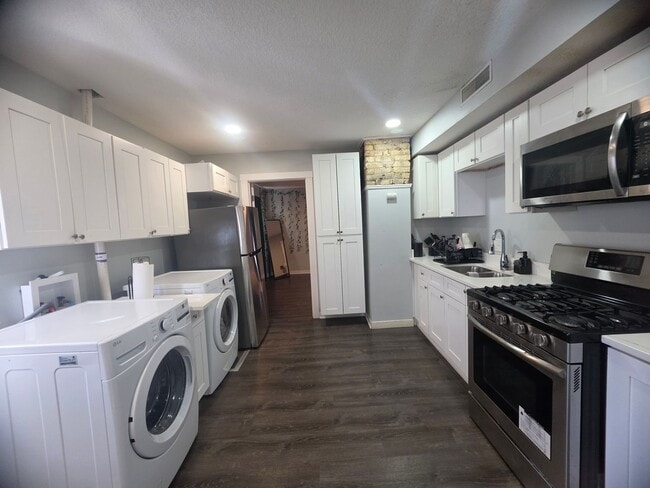 626 NE Taylor St in Minneapolis, MN - Building Photo - Building Photo