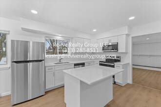 5337 Botsford Ave in Sterling Heights, MI - Building Photo - Building Photo