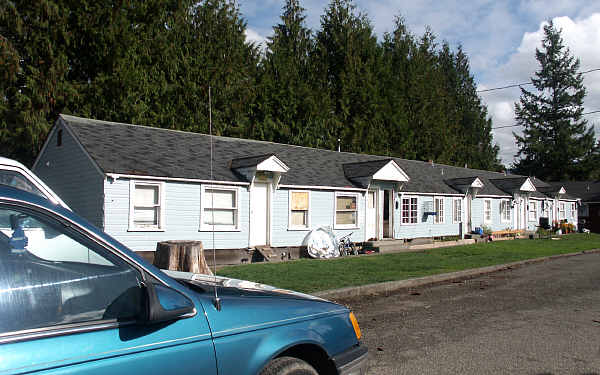 2054 Roosevelt Ave in Enumclaw, WA - Foto de edificio