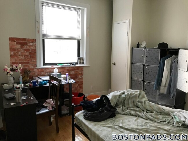 1283 Commonwealth Ave in Boston, MA - Foto de edificio - Building Photo