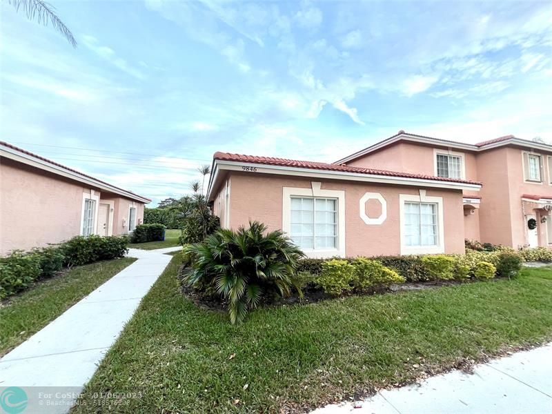 9846 Kamena Cir in Boynton Beach, FL - Building Photo