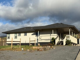 1300 Naalae Rd in Kula, HI - Building Photo