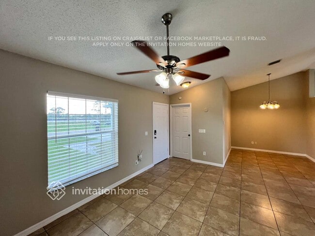 255 NW North Macedo Blvd in Port St. Lucie, FL - Foto de edificio - Building Photo