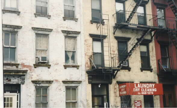 204 E 75th St in New York, NY - Building Photo - Building Photo