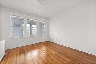 76 W 6th St in Bayonne, NJ - Building Photo - Building Photo