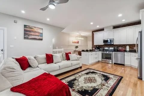 3935 S Wells St, Unit 1