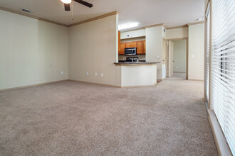 Vista Ridge Apartment Homes in San Antonio, TX - Building Photo - Building Photo