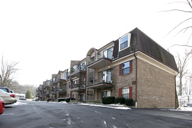 Woodland Hills Apartments in Louisville, KY - Building Photo - Interior Photo