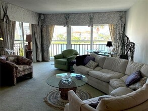 7897 Sailboat Key Blvd S in South Pasadena, FL - Building Photo - Building Photo