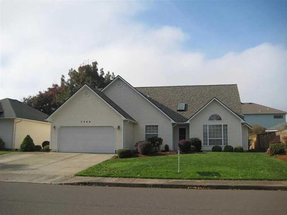 7349 O'Neil Rd in Keizer, OR - Building Photo