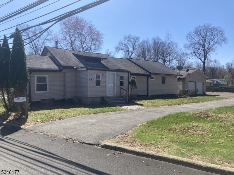 45 Fayette Ave in Wayne, NJ - Building Photo