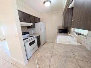 2238 Michele Dr in Sarasota, FL - Building Photo - Building Photo