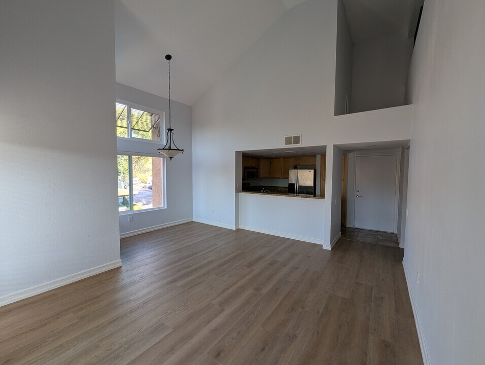 15377 Maturin Dr, Unit 207 in San Diego, CA - Foto de edificio