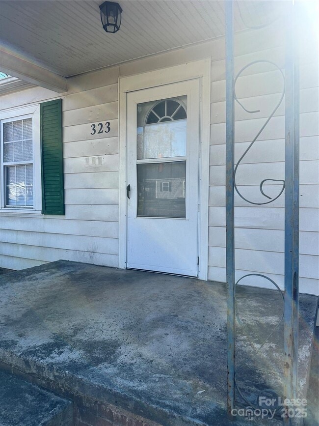 323 W Bingham St in Statesville, NC - Building Photo - Building Photo