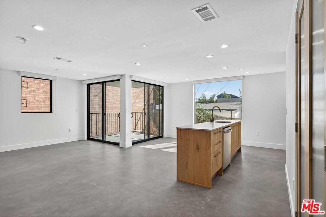 2412 Eads St in Los Angeles, CA - Building Photo