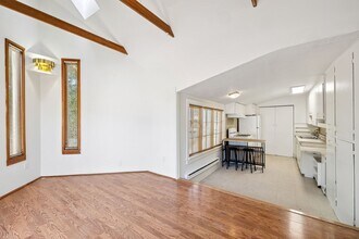 848 NE 92nd St in Seattle, WA - Building Photo - Building Photo