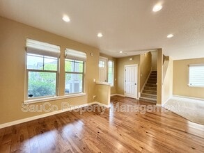 16847 SW Tempest Way in King City, OR - Foto de edificio - Building Photo