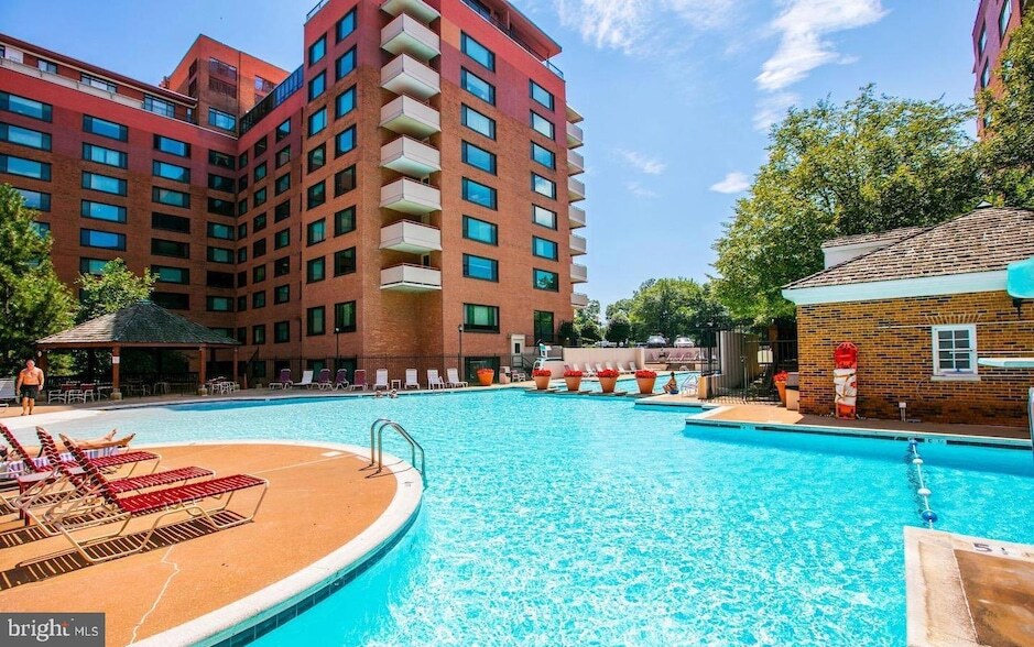 1021 Arlington Blvd, Unit 310 in Arlington, VA - Building Photo