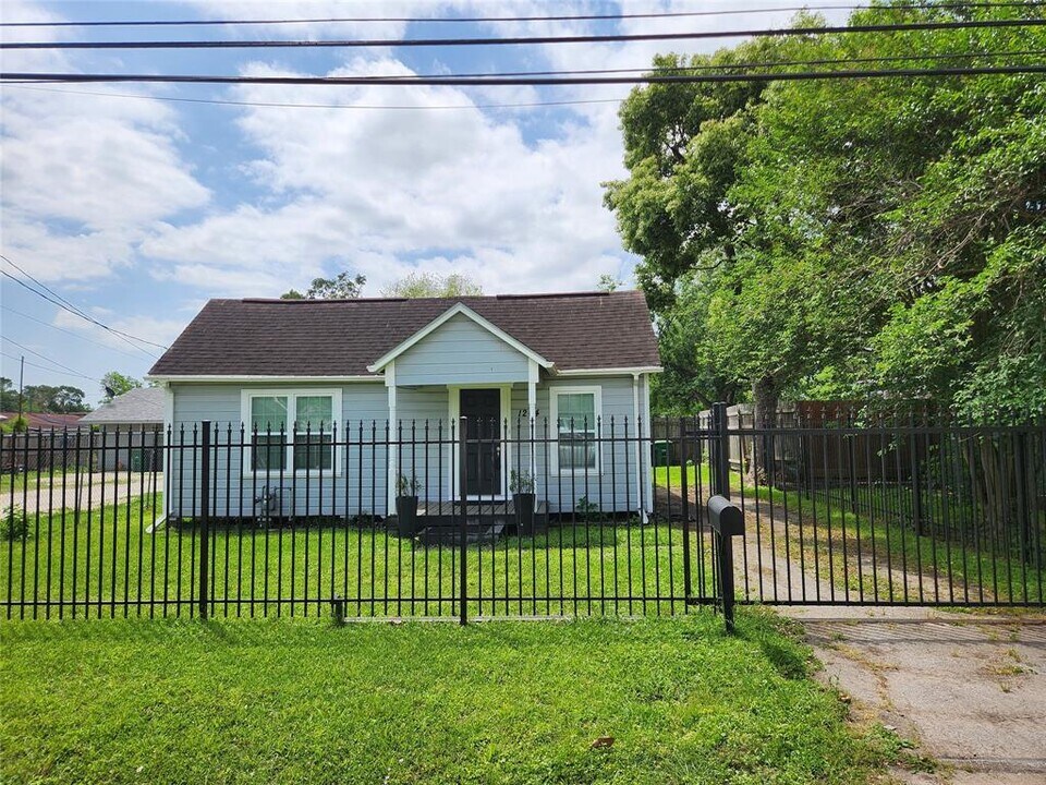 1204 De Boll St in Houston, TX - Building Photo